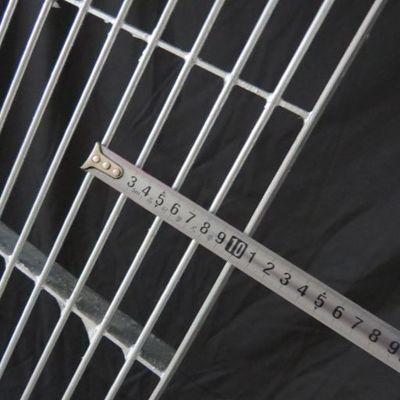 Погружение проступей лестницы решетки Q235 T4 стальное горячее гальванизируя