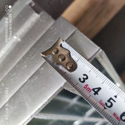 Цвет проступей лестницы решетки стали углерода горячего погружения гальванизированный серебряный